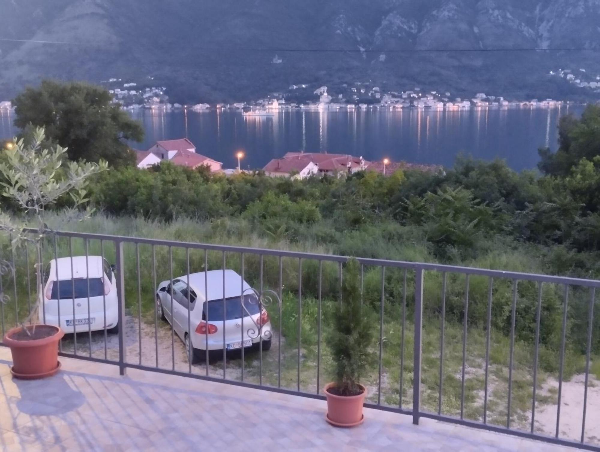 Apartment Deki Studio Kotor Exteriör bild